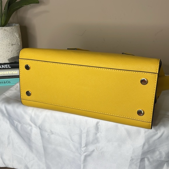 Michael Kors Carmen handbag - Picture 7 of 12